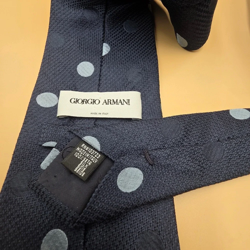 Giorgio Armani Mens Navy Blue Polka Dot Silk Necktie Made in Italy RN103723